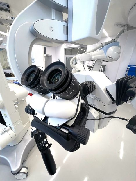 Leica M530 OHX Surgical Microscope