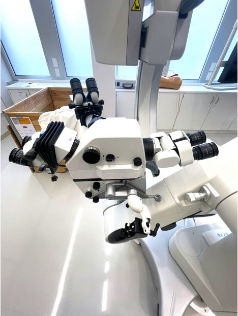 Leica M530 OHX Surgical Microscope