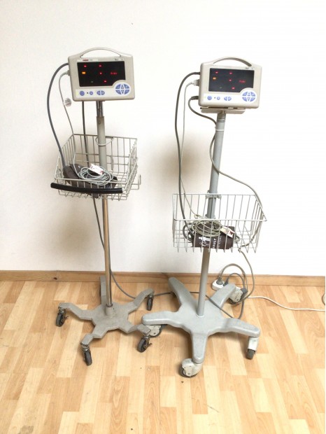 Set of 2 CAS Medical Systems 740-2-MS Patient Monitors